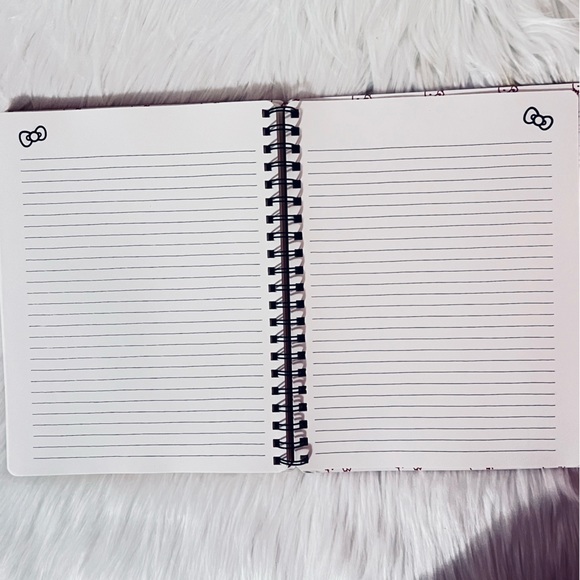 Hello Kitty‎ Planner - Picture 2 of 7